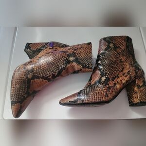 Womans Aquatalia Snakeskin Ankle Boots Size 9 Preowned.